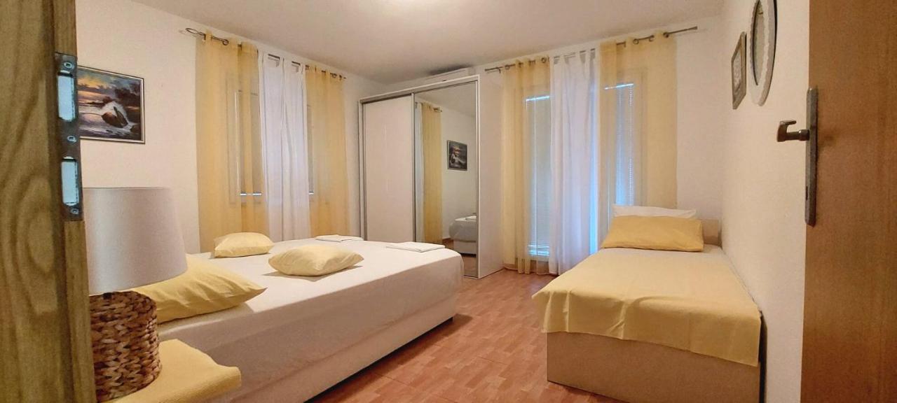 Apartments Mestral Baška Voda Esterno foto